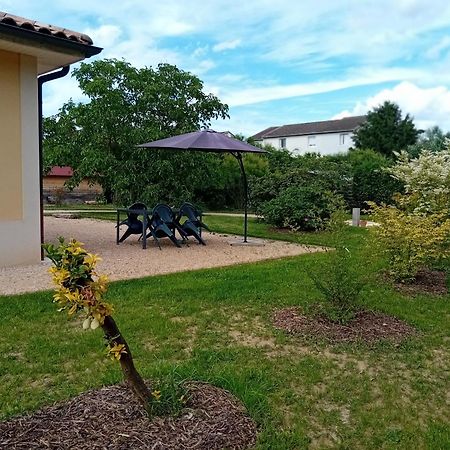Gite L'Entraxe Tres Lumineux Au Coeur De Saint Didier Exterior foto